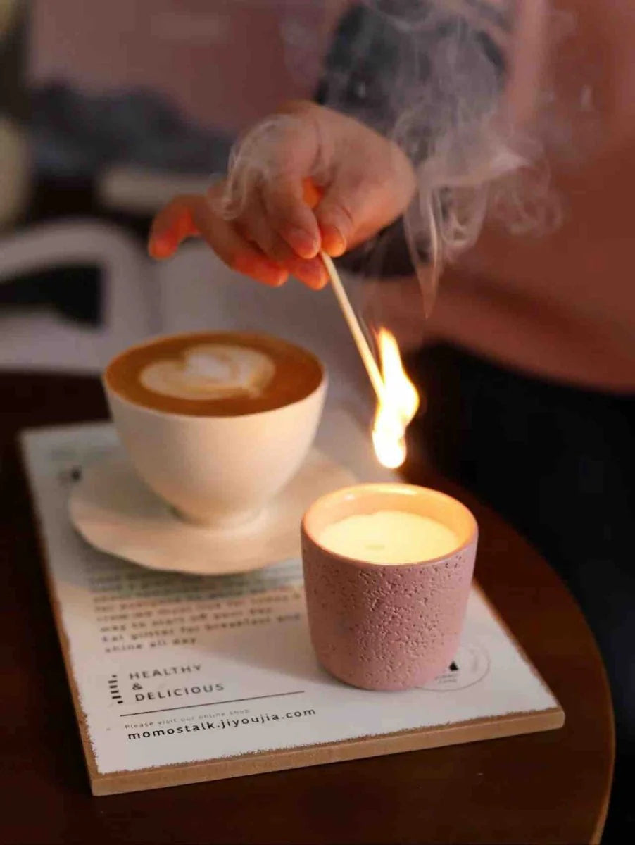 Bougie parfumée naturelle à la cire de soja – Mèche en bois crépitante – Parfum Rose des Alpes | Souffle de la Nature