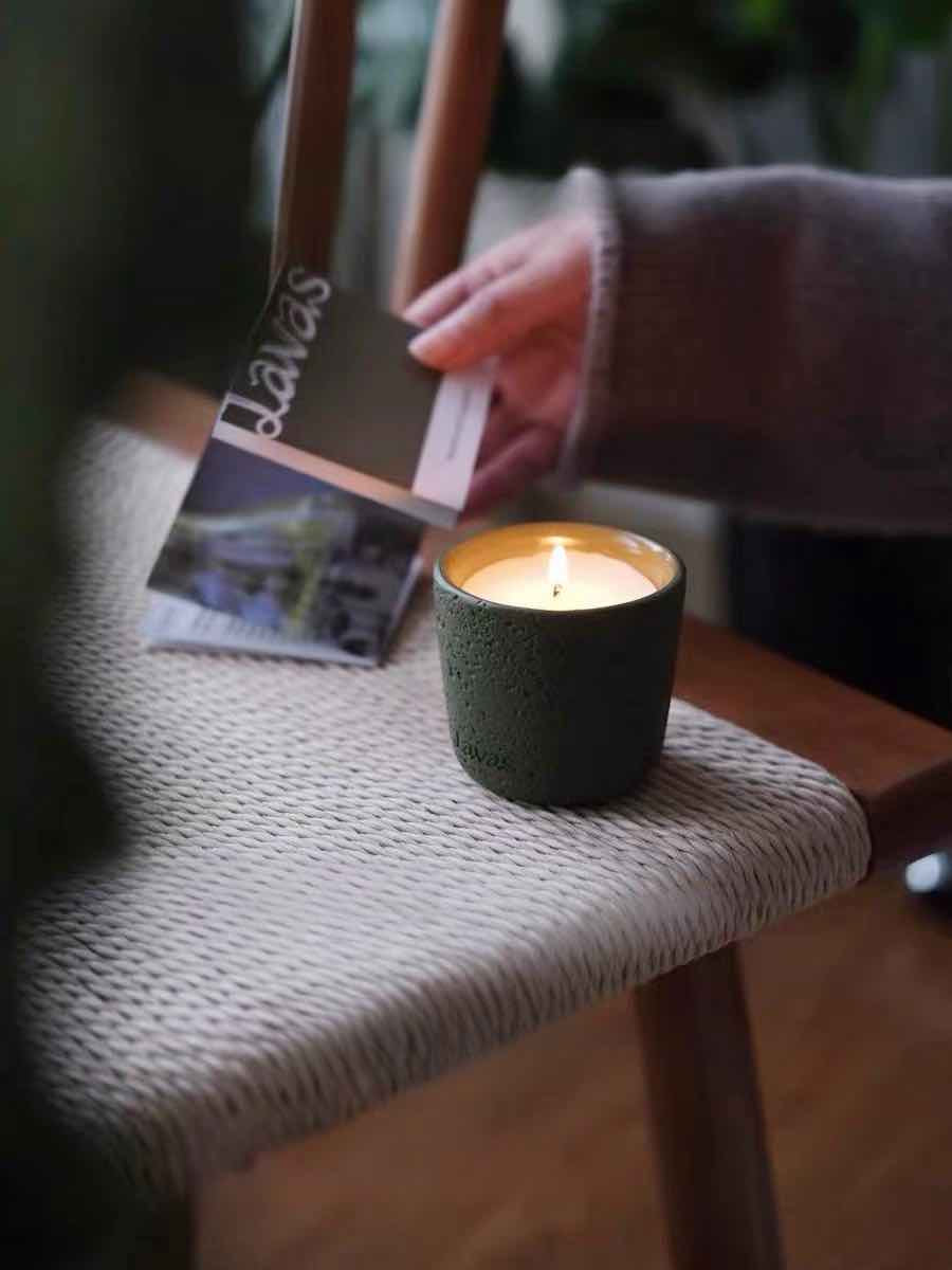 Bougie Parfumée Naturelle à la Cire de Soja – Mèche en Bois Crépitante, Ambiance Relaxante et Élégante – Fait Main, Longue Durée