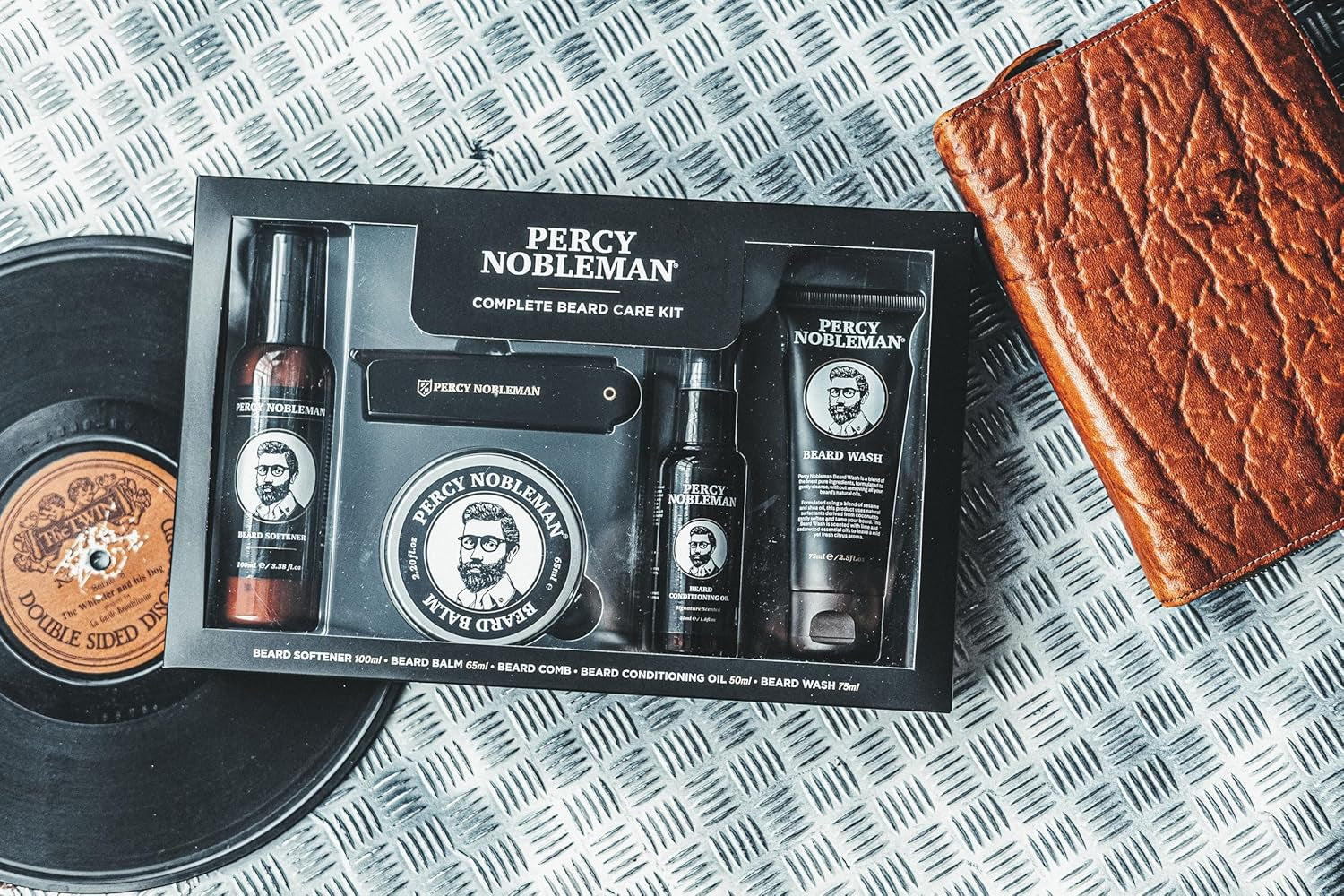 Percy Nobleman – Kit Complet Soin Barbe – Adoucissant, Huile, Baume, Shampoing & Peigne Pliable – Coffret Idéal Pour Homme