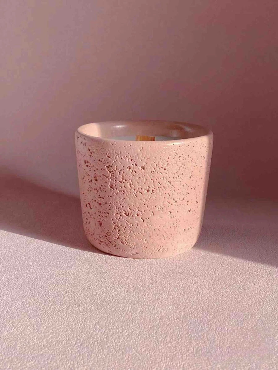 Bougie parfumée naturelle à la cire de soja – Mèche en bois crépitante – Parfum Rose des Alpes | Souffle de la Nature